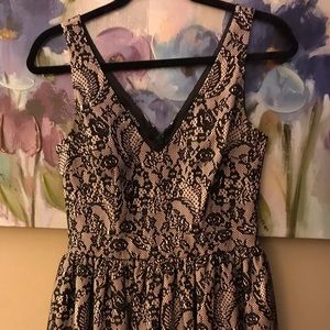 Bebe lace dress 👗 🖤